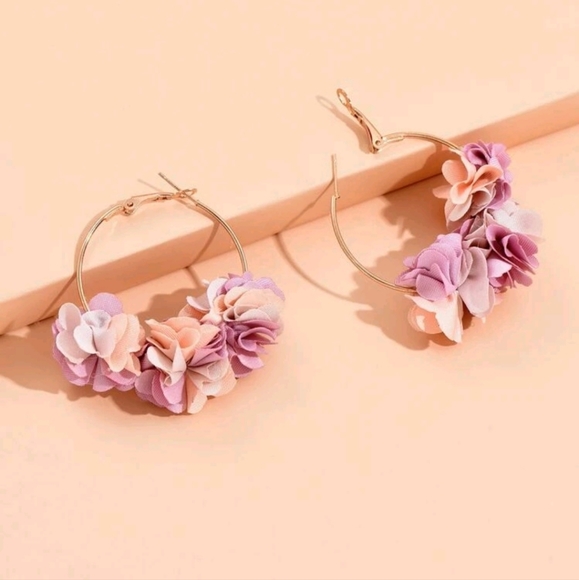 💖 2/$30 Gold tone floral Hoop pink fabric pastel Petals big Earrings - Picture 10 of 16